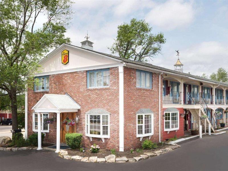 Super 8 By Wyndham Sturbridge Hotell Exteriör bild