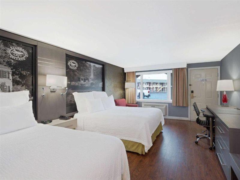 Super 8 By Wyndham Sturbridge Hotell Exteriör bild