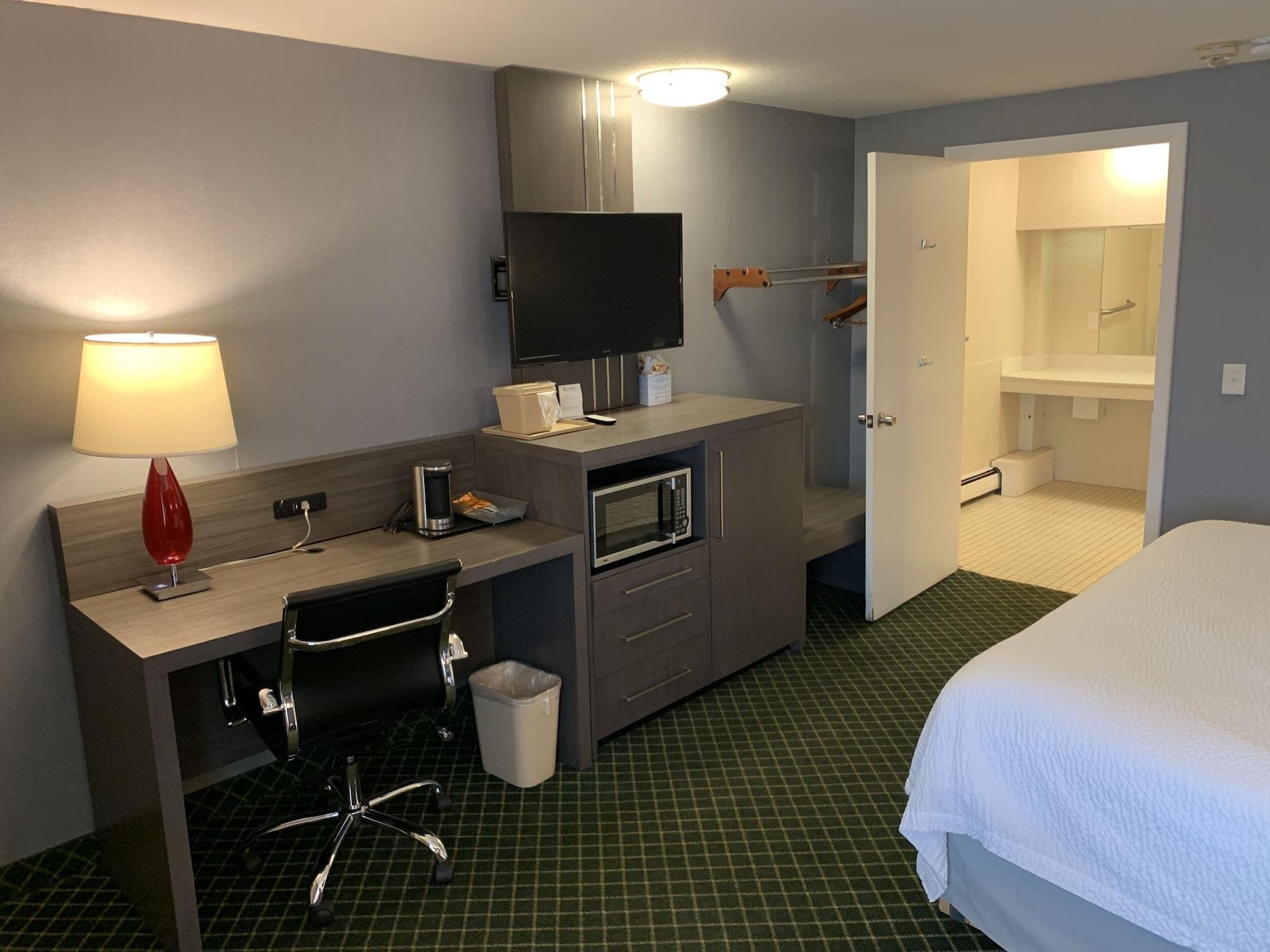 Super 8 By Wyndham Sturbridge Hotell Exteriör bild