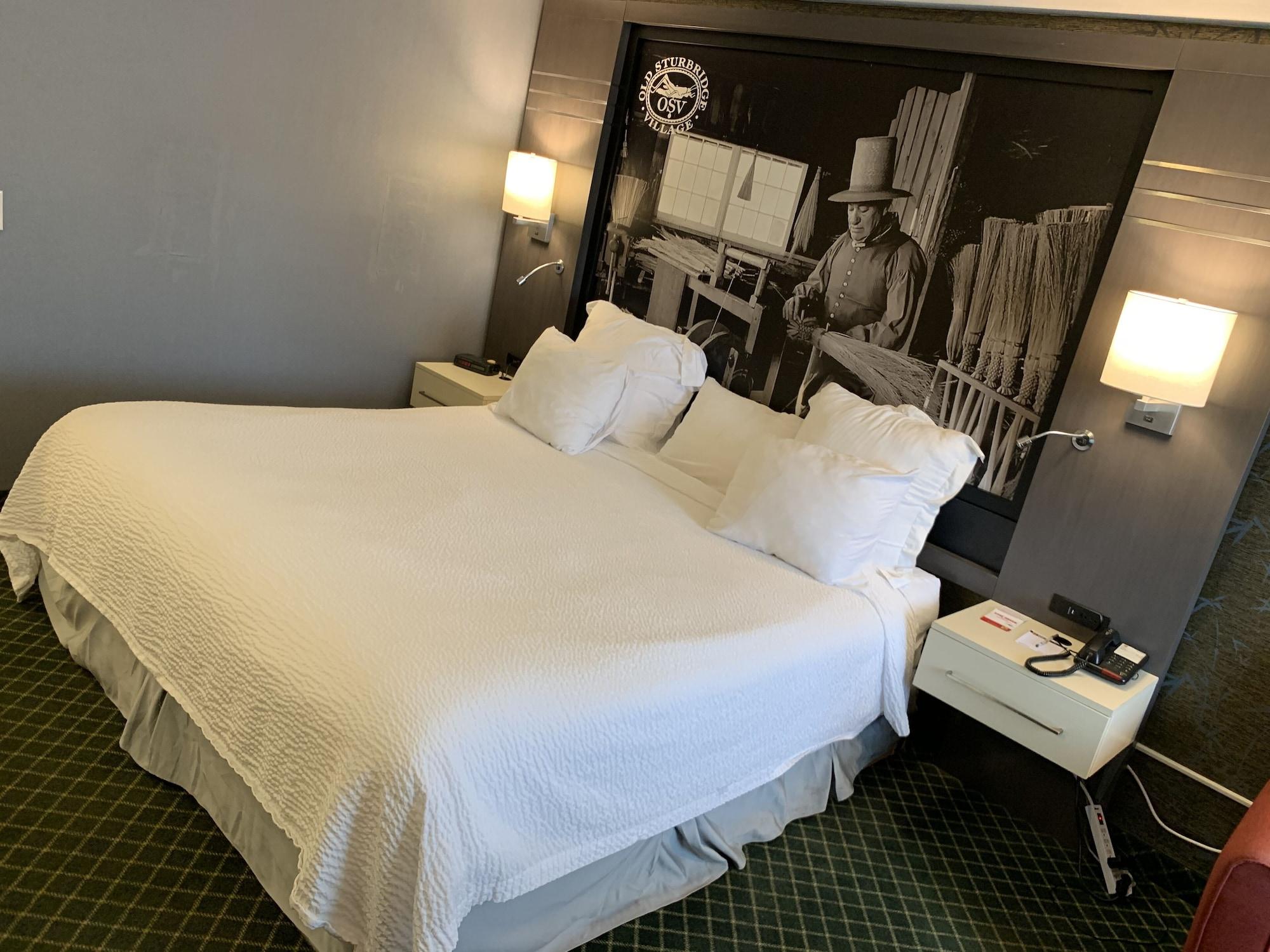 Super 8 By Wyndham Sturbridge Hotell Exteriör bild