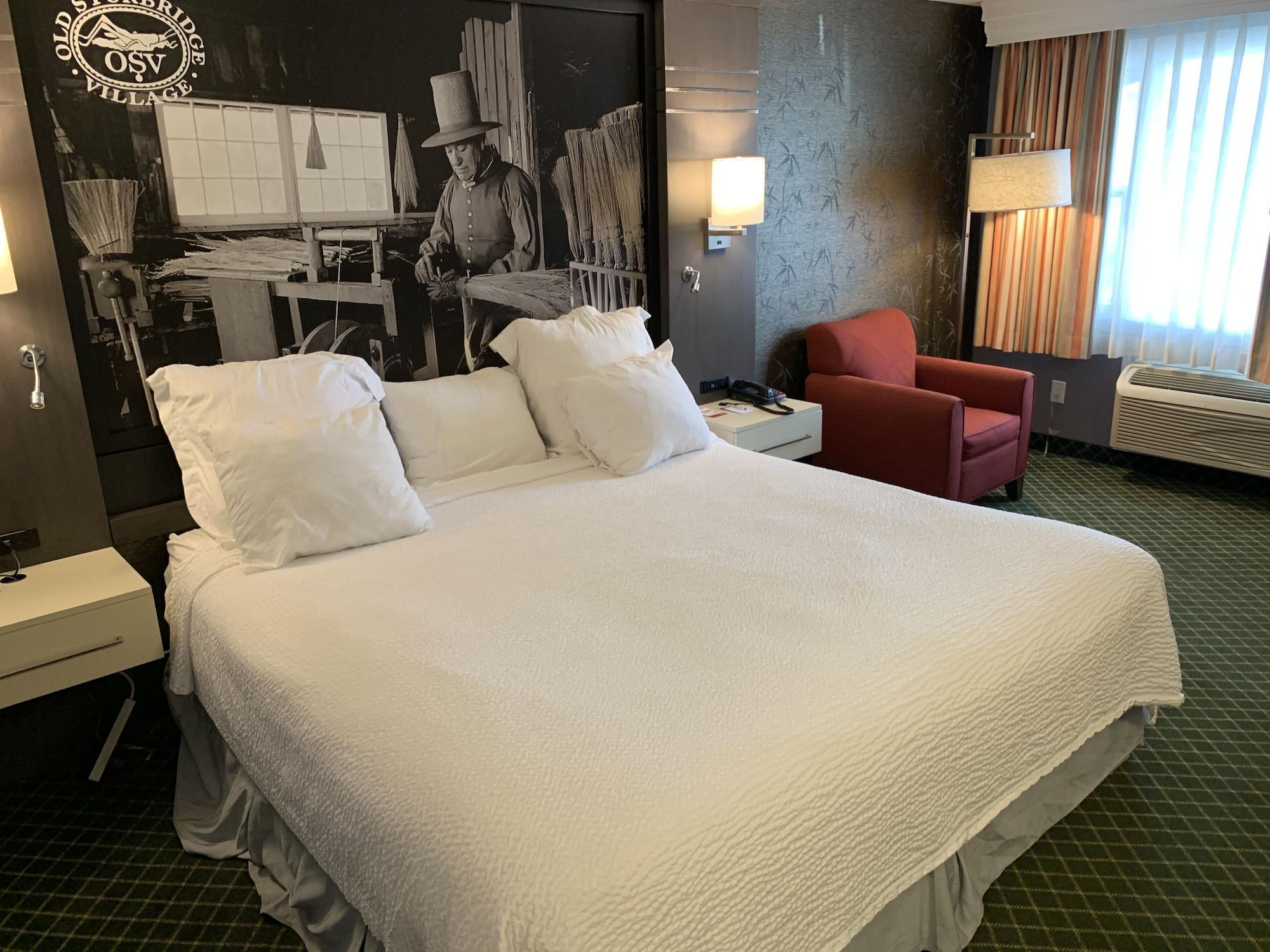 Super 8 By Wyndham Sturbridge Hotell Exteriör bild