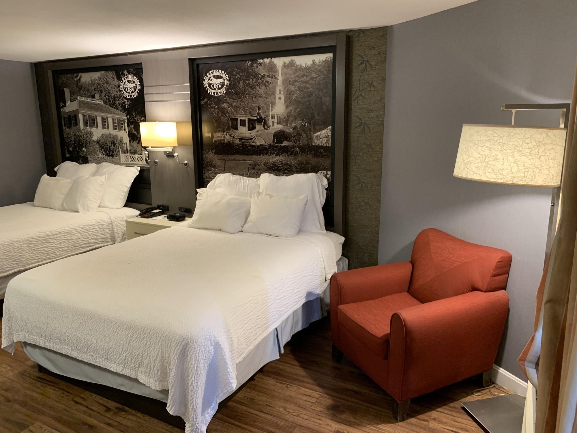 Super 8 By Wyndham Sturbridge Hotell Exteriör bild
