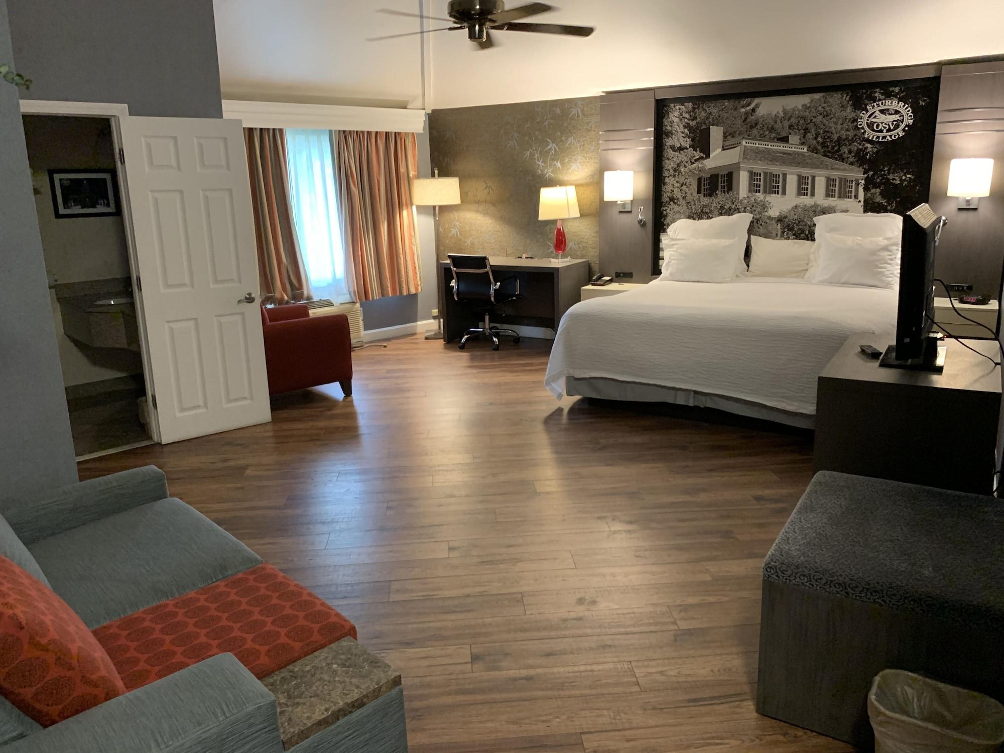 Super 8 By Wyndham Sturbridge Hotell Exteriör bild