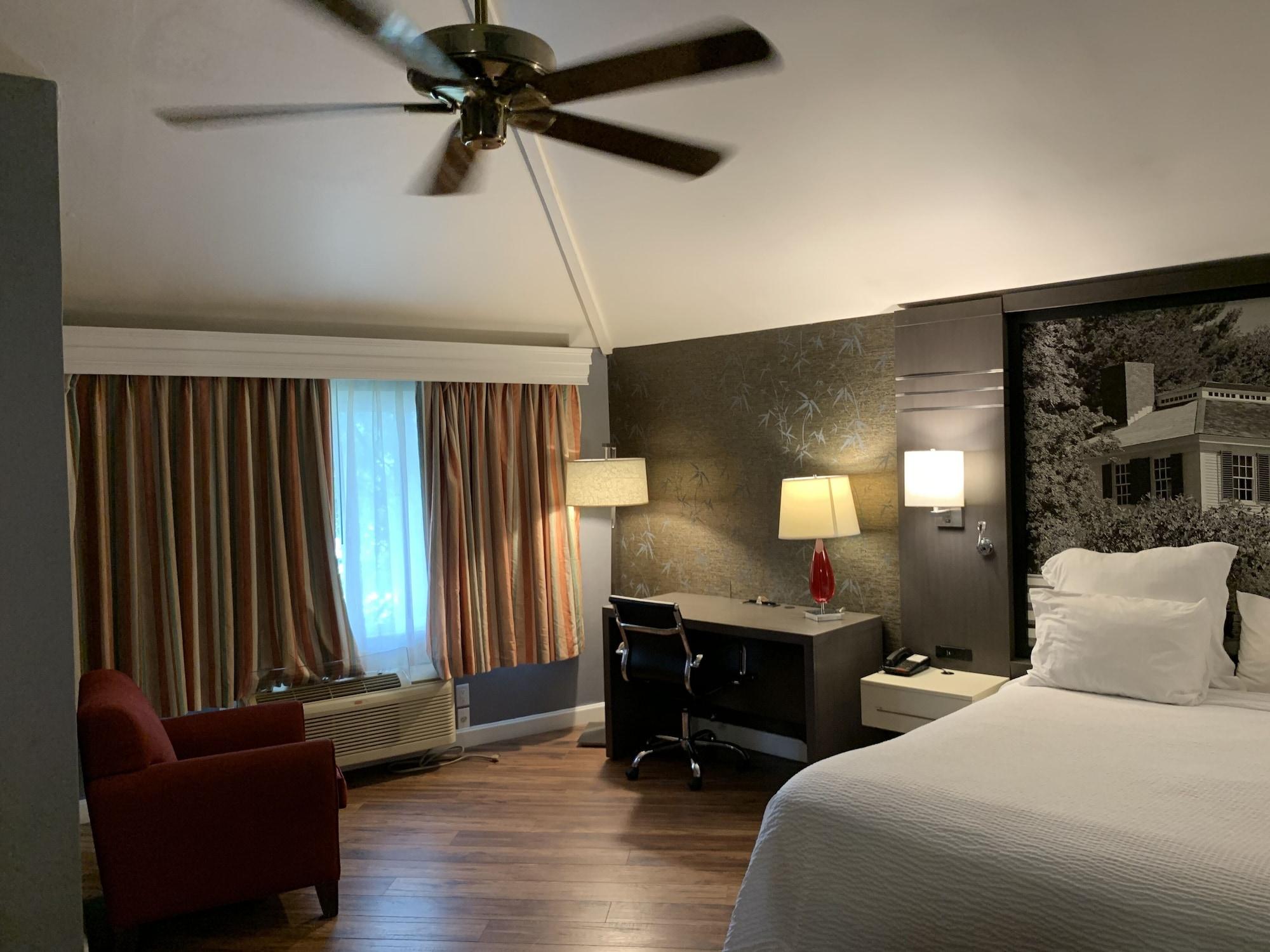 Super 8 By Wyndham Sturbridge Hotell Exteriör bild