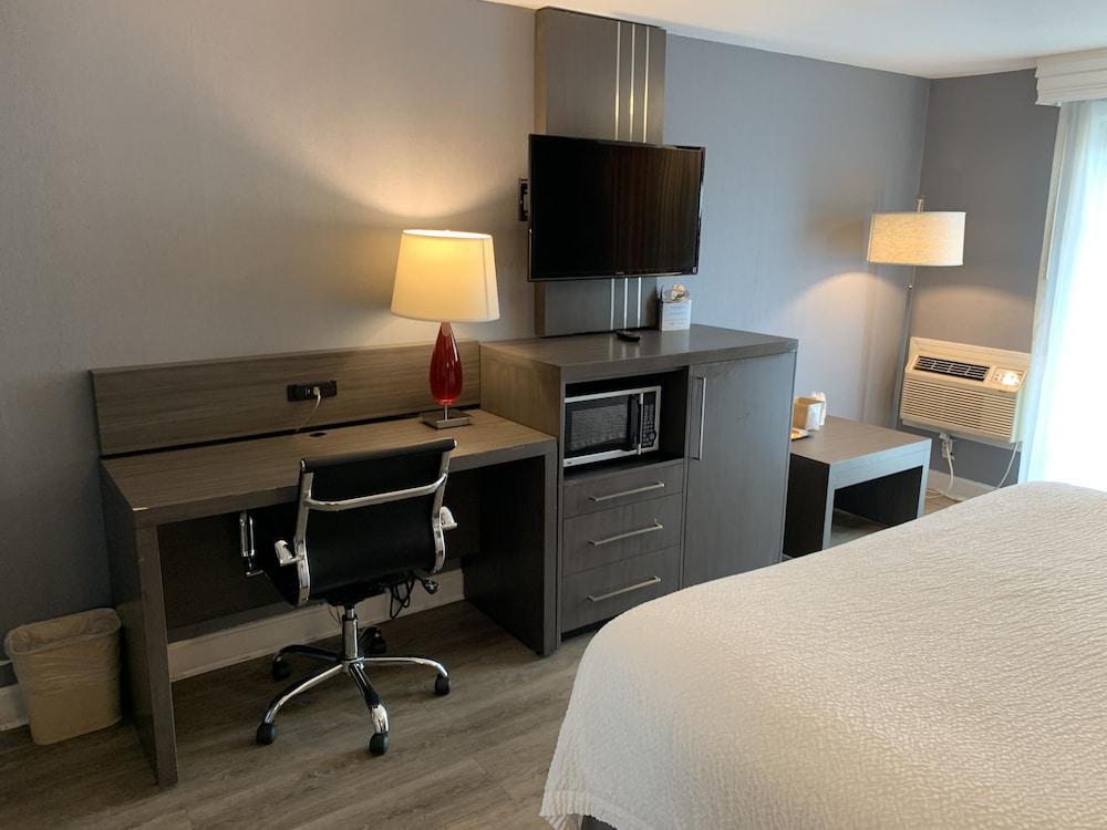 Super 8 By Wyndham Sturbridge Hotell Exteriör bild