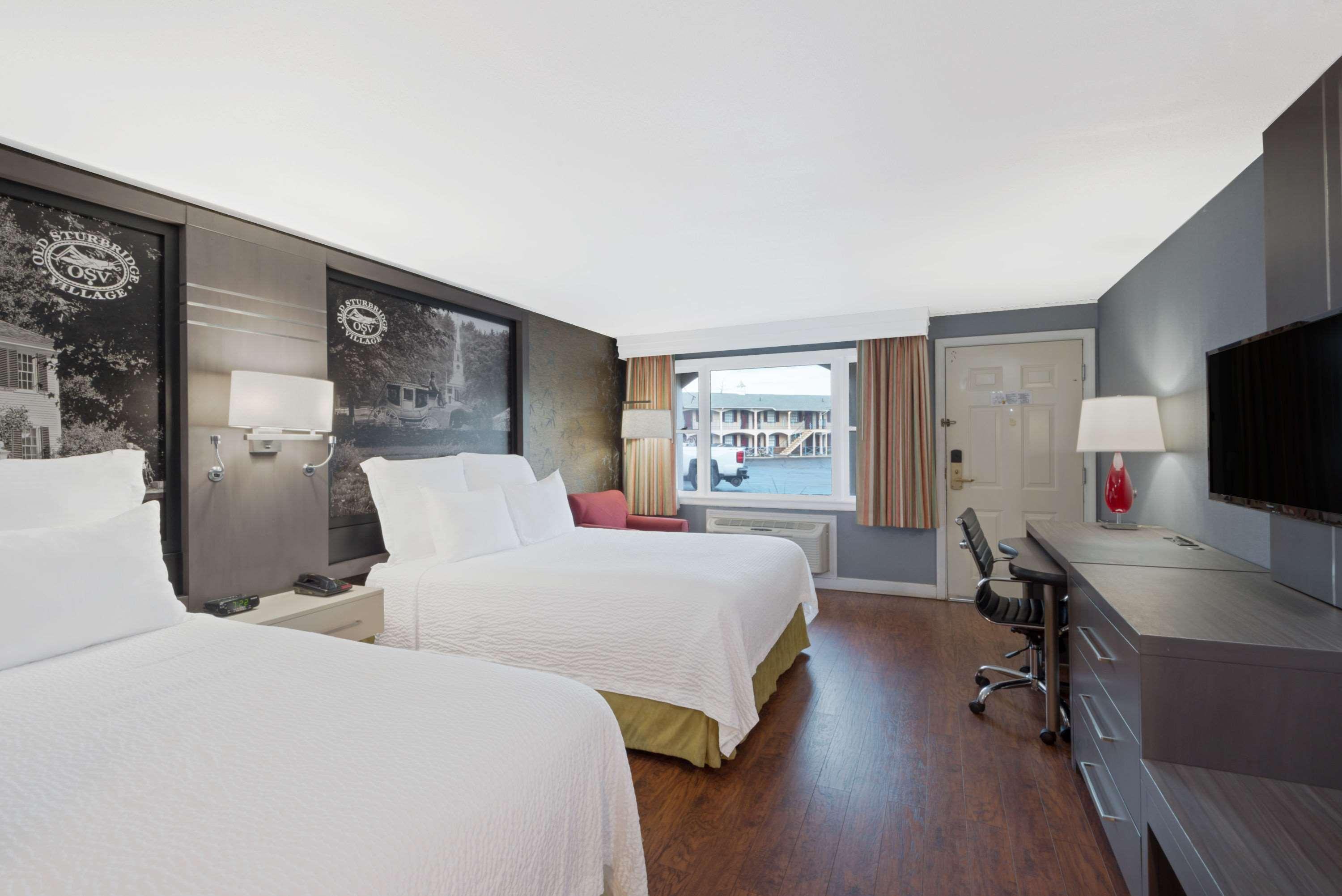 Super 8 By Wyndham Sturbridge Hotell Exteriör bild