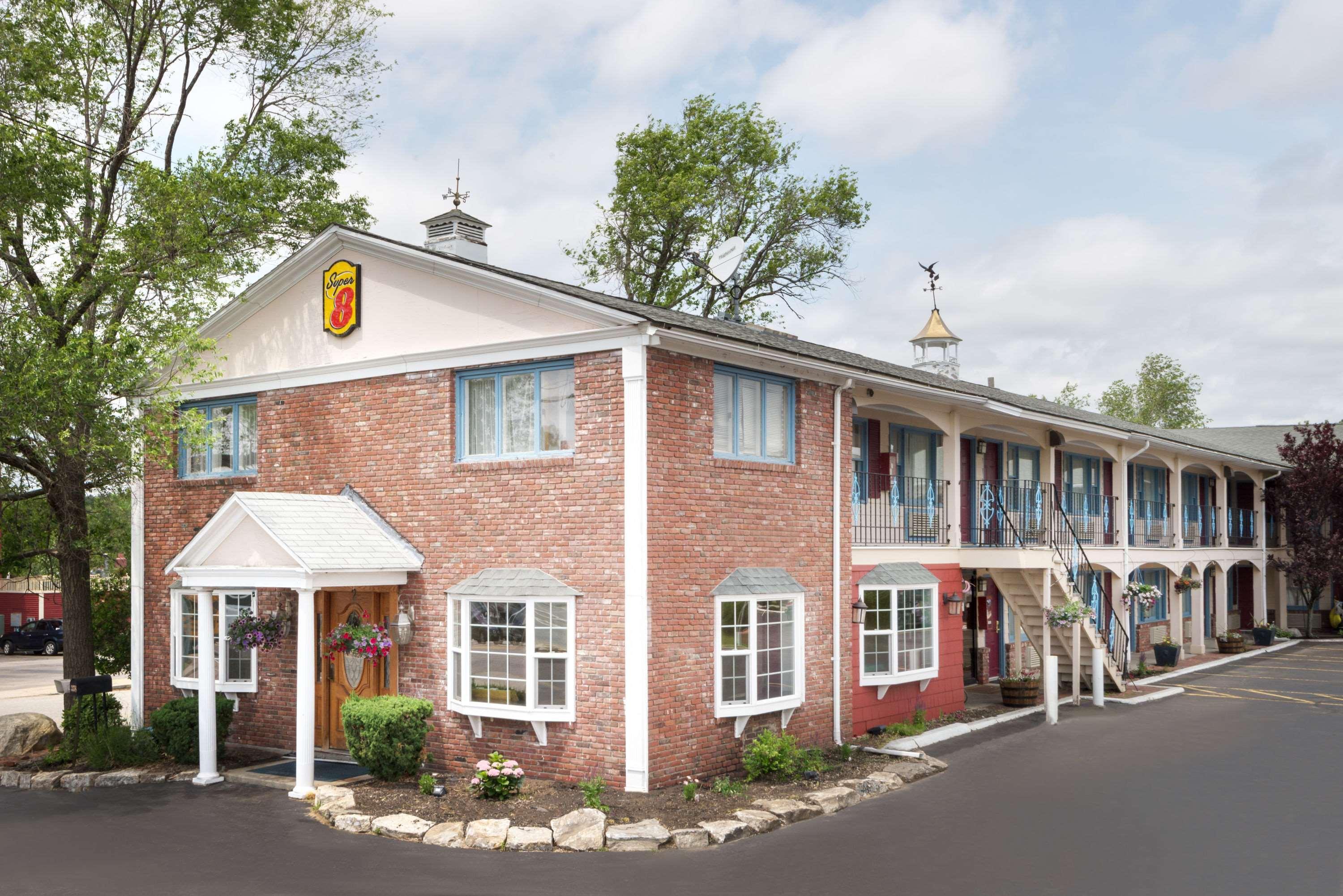 Super 8 By Wyndham Sturbridge Hotell Exteriör bild
