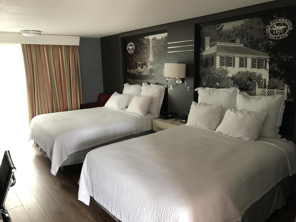 Super 8 By Wyndham Sturbridge Hotell Exteriör bild
