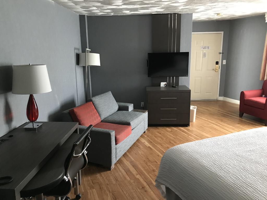 Super 8 By Wyndham Sturbridge Hotell Exteriör bild