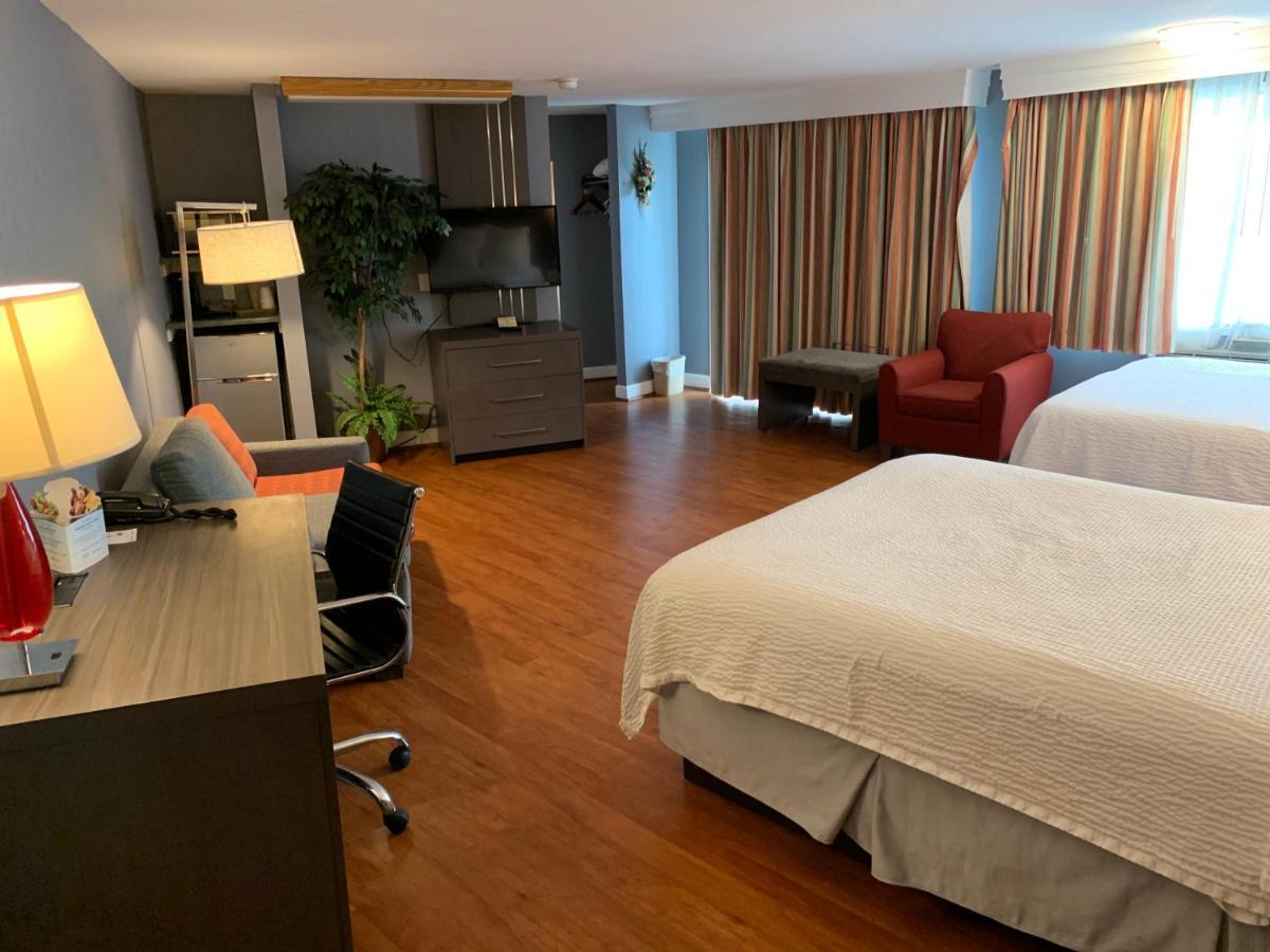 Super 8 By Wyndham Sturbridge Hotell Exteriör bild